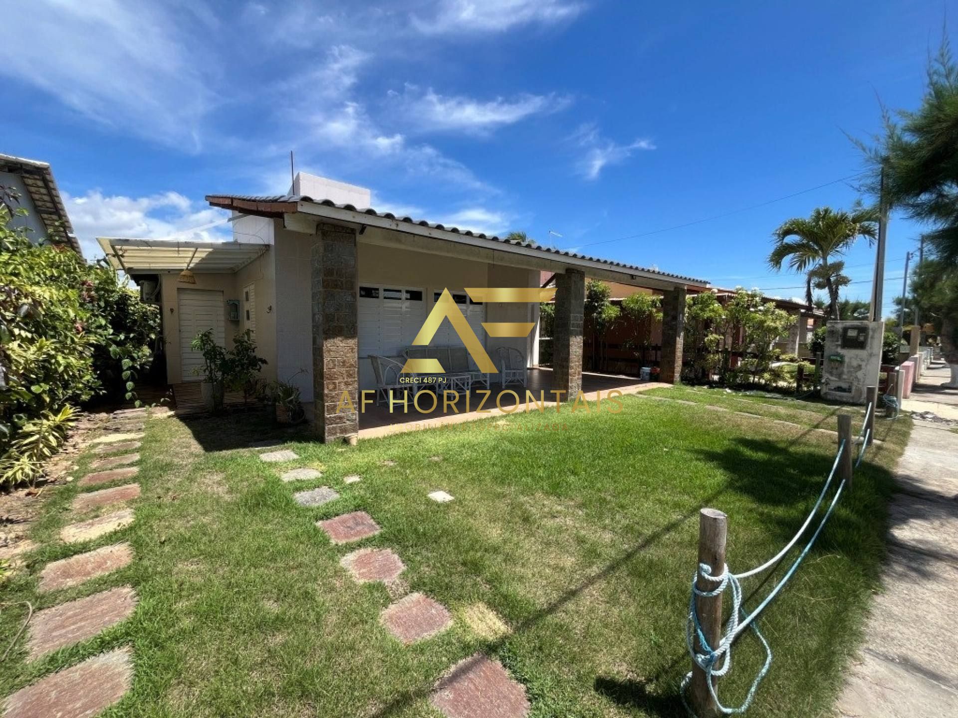 Casa no Condomínio Riviera Del Mar (em frente ao mar), com 3 quartos (1 suíte).