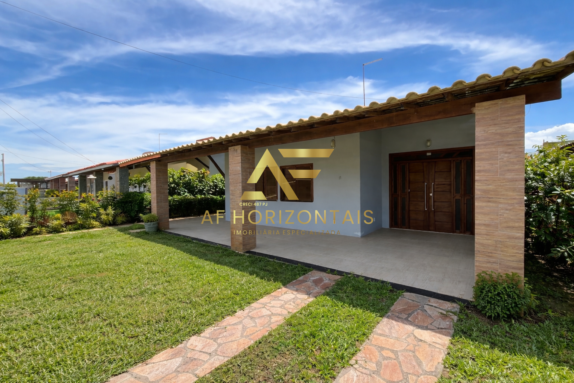 Casa no Condomínio Riviera Del Mar (em frente ao mar), porteira fechada, 3 quartos (1 suíte).