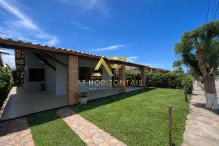 Casa no Condomínio Riviera Del Mar (em frente ao mar), porteira fechada, 3 quartos (1 suíte).