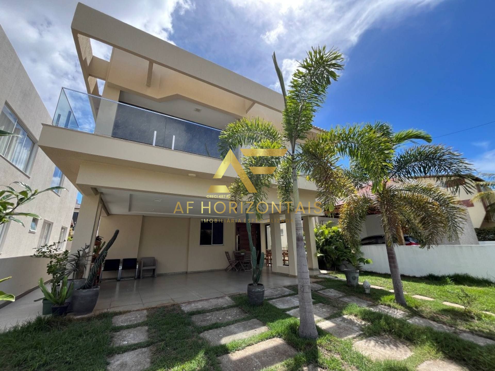 Linda casa no Condomínio Melício Machado (Aruana), com 5 suítes.