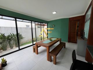 Linda casa no Condomínio Melício Machado (Aruana), com 5 suítes.