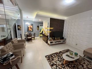 Linda casa duplex em condomínio, com sistema de energia solar.