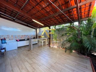 Linda casa duplex em condomínio, com sistema de energia solar.