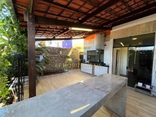 Linda casa duplex em condomínio, com sistema de energia solar.