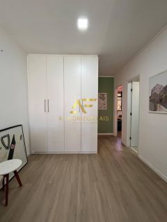 Linda casa duplex em condomínio, com sistema de energia solar.