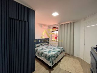 Linda casa duplex em condomínio, com sistema de energia solar.