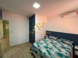 Linda casa duplex em condomínio, com sistema de energia solar.