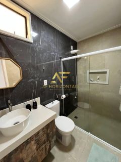 Linda casa duplex em condomínio, com sistema de energia solar.