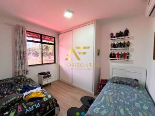 Linda casa duplex em condomínio, com sistema de energia solar.