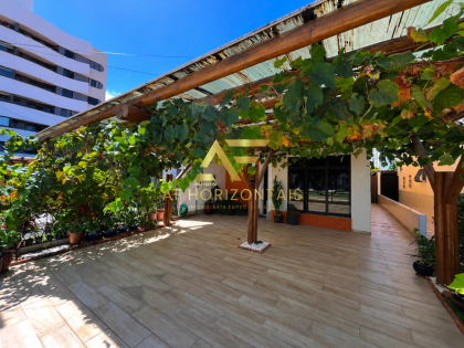 Linda casa duplex em condomínio, com sistema de energia solar.