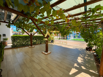 Linda casa duplex em condomínio, com sistema de energia solar.