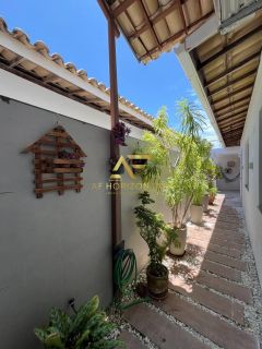 Casa no Condomínio Parque Marine, com 3 quartos (2 suítes).