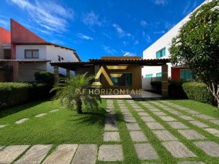 Casa térrea, com piscina, no Condomínio Costa Marina (Aruana), com 3 quartos (2 suítes).