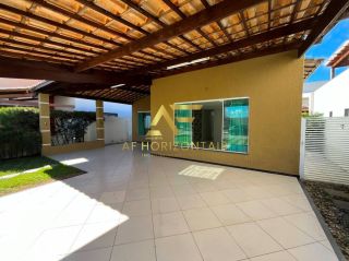 Casa térrea, com piscina, no Condomínio Costa Marina (Aruana), com 3 quartos (2 suítes).