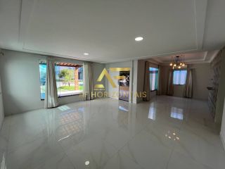 Casa térrea, com piscina, no Condomínio Costa Marina (Aruana), com 3 quartos (2 suítes).