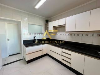 Casa térrea, com piscina, no Condomínio Costa Marina (Aruana), com 3 quartos (2 suítes).