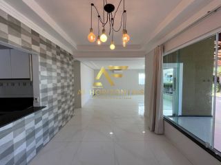 Casa térrea, com piscina, no Condomínio Costa Marina (Aruana), com 3 quartos (2 suítes).