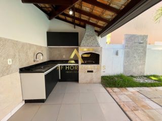 Casa térrea, com piscina, no Condomínio Costa Marina (Aruana), com 3 quartos (2 suítes).