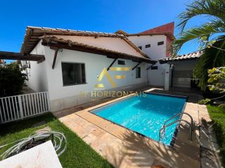 Casa térrea, com piscina, no Condomínio Costa Marina (Aruana), com 3 quartos (2 suítes).