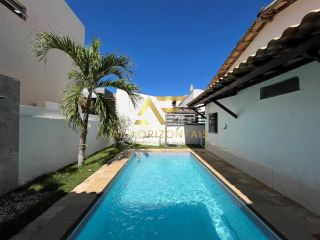 Casa térrea, com piscina, no Condomínio Costa Marina (Aruana), com 3 quartos (2 suítes).