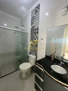 Casa térrea, com piscina, no Condomínio Costa Marina (Aruana), com 3 quartos (2 suítes).