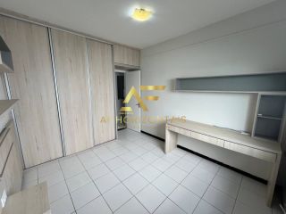 Casa térrea, com piscina, no Condomínio Costa Marina (Aruana), com 3 quartos (2 suítes).