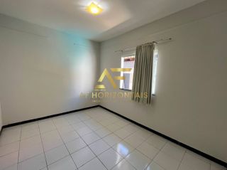 Casa térrea, com piscina, no Condomínio Costa Marina (Aruana), com 3 quartos (2 suítes).