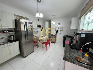 Casa no condomínio Costa Marina (Aruana), com 4 quartos, sendo 3 suítes (2 com varanda).