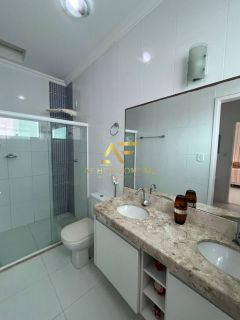 Casa no condomínio Costa Marina (Aruana), com 4 quartos, sendo 3 suítes (2 com varanda).