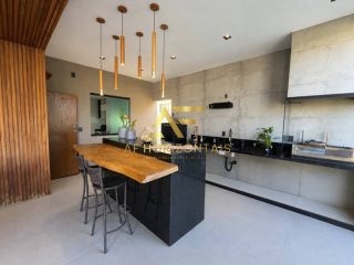 Linda casa no Condomínio Biratan Carvalho (Aruana), com 5 quartos (3 suítes).