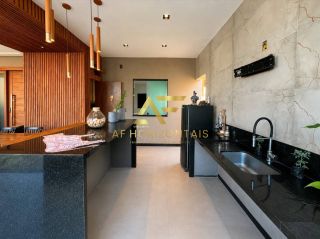 Linda casa no Condomínio Biratan Carvalho (Aruana), com 5 quartos (3 suítes).