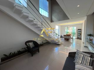 Linda casa no Condomínio Biratan Carvalho (Aruana), com 5 quartos (3 suítes).