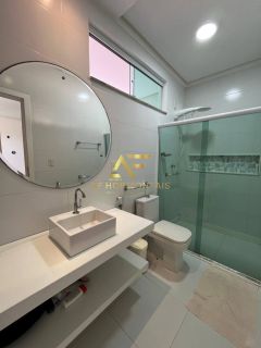 Linda casa no Condomínio Biratan Carvalho (Aruana), com 5 quartos (3 suítes).