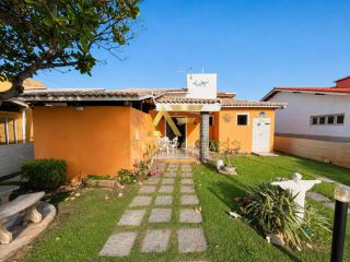 Casa com piscina no condomínio Riviera Del Mar, com 3 quartos (1 suíte).