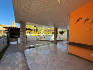 Casa com piscina no condomínio Riviera Del Mar, com 3 quartos (1 suíte).