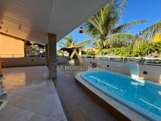 Casa com piscina no condomínio Riviera Del Mar, com 3 quartos (1 suíte).