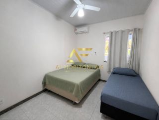 Casa com piscina no condomínio Riviera Del Mar, com 3 quartos (1 suíte).