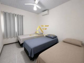 Casa com piscina no condomínio Riviera Del Mar, com 3 quartos (1 suíte).