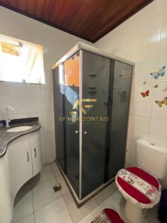 Casa com piscina no condomínio Riviera Del Mar, com 3 quartos (1 suíte).
