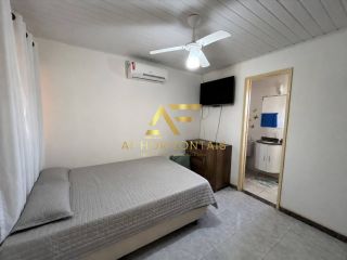 Casa com piscina no condomínio Riviera Del Mar, com 3 quartos (1 suíte).