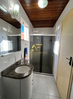 Casa com piscina no condomínio Riviera Del Mar, com 3 quartos (1 suíte).
