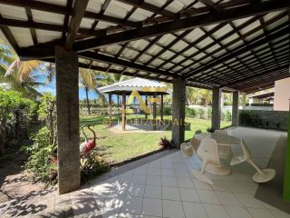 Casa em frente à praia, com 3 quartos, sendo 1 suíte.