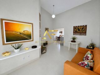 Casa em frente à praia, com 3 quartos, sendo 1 suíte.