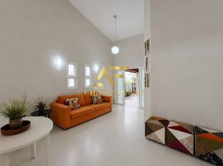 Casa em frente à praia, com 3 quartos, sendo 1 suíte.