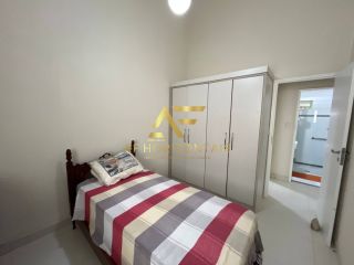 Casa em frente à praia, com 3 quartos, sendo 1 suíte.