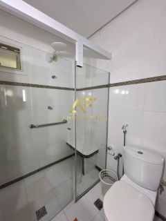 Casa em frente à praia, com 3 quartos, sendo 1 suíte.
