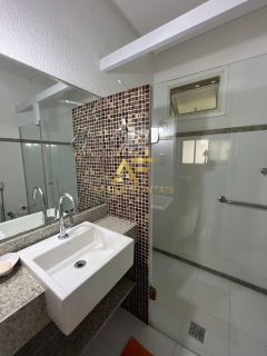 Casa em frente à praia, com 3 quartos, sendo 1 suíte.