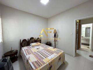Casa em frente à praia, com 3 quartos, sendo 1 suíte.
