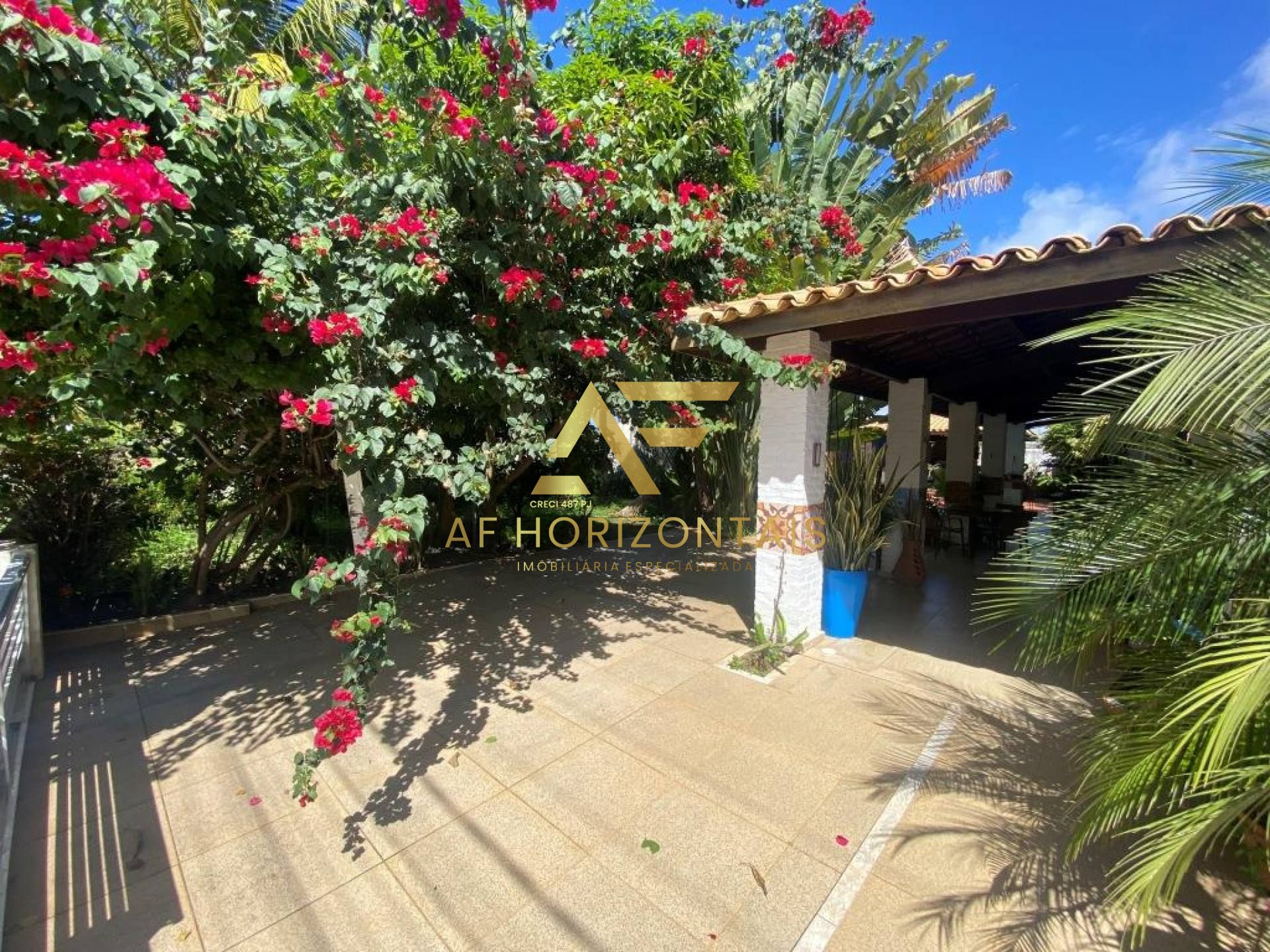 Casa com piscina no Condomínio Melício Machado (2 lotes), Aruana, com 3 suítes.