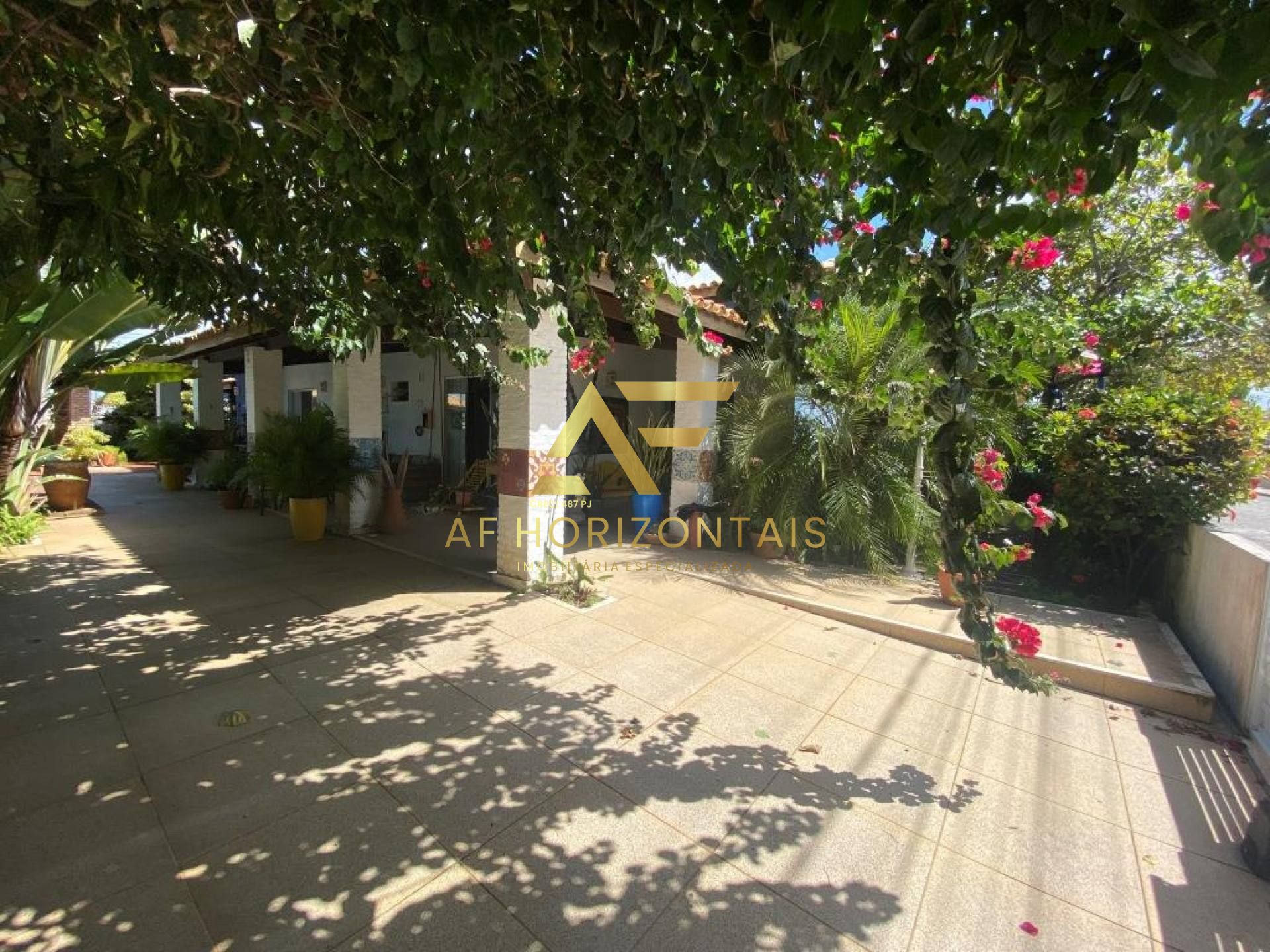 Casa com piscina no Condomínio Melício Machado (2 lotes), Aruana, com 3 suítes.